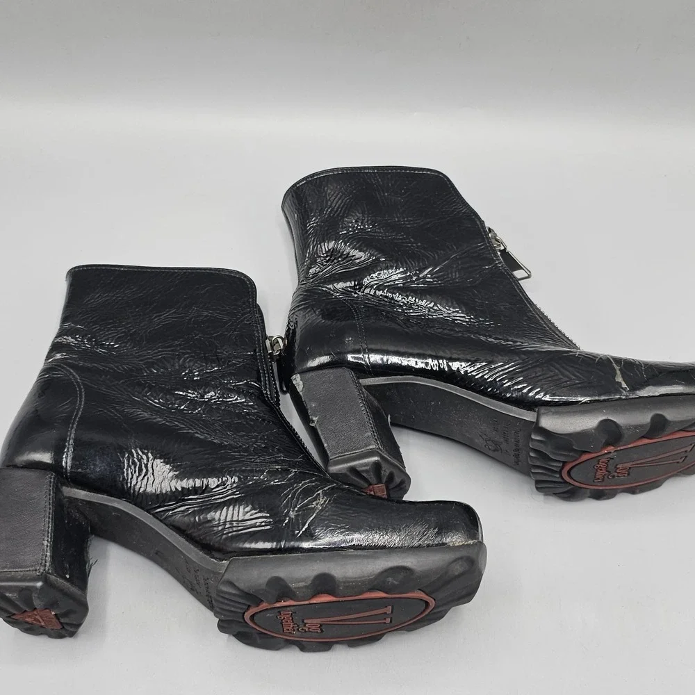 Fluevog Niki Ankle Front Zip Nappa Patent Leather Boots Sz 9.5 2.5